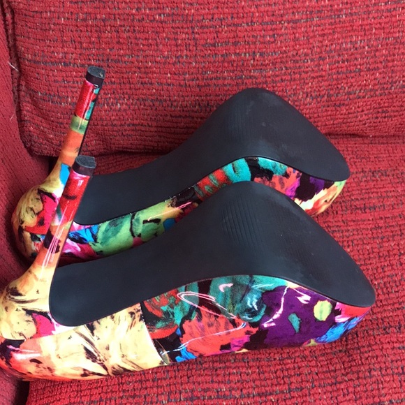 Nala Floral Multicolor Platform Pumps Steve Madden - Picture 7 of 8